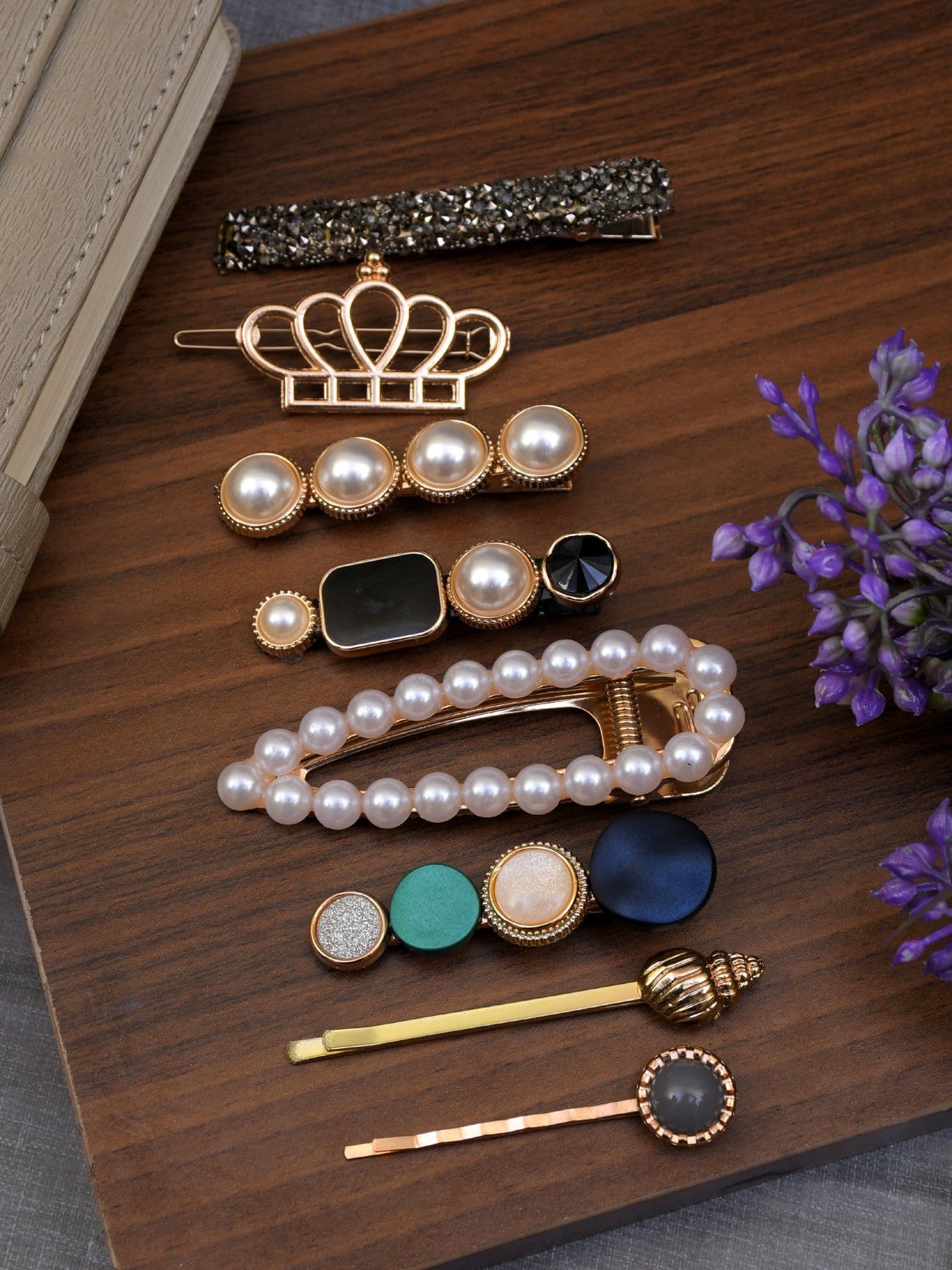 Chic Pearl Adorned Hair Clip - Perfect Accessory for Stylish Hairstyles