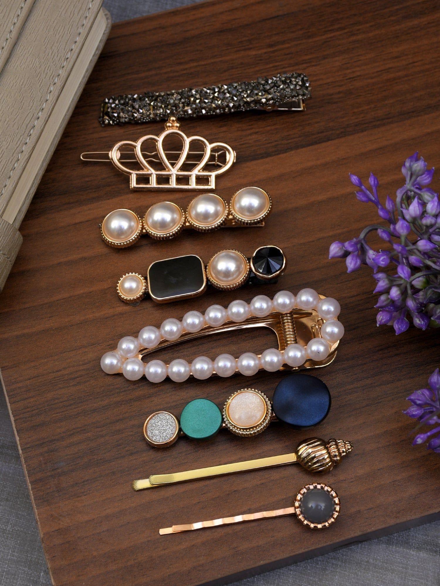 Chic Pearl Adorned Hair Clip - Perfect Accessory for Stylish Hairstyles