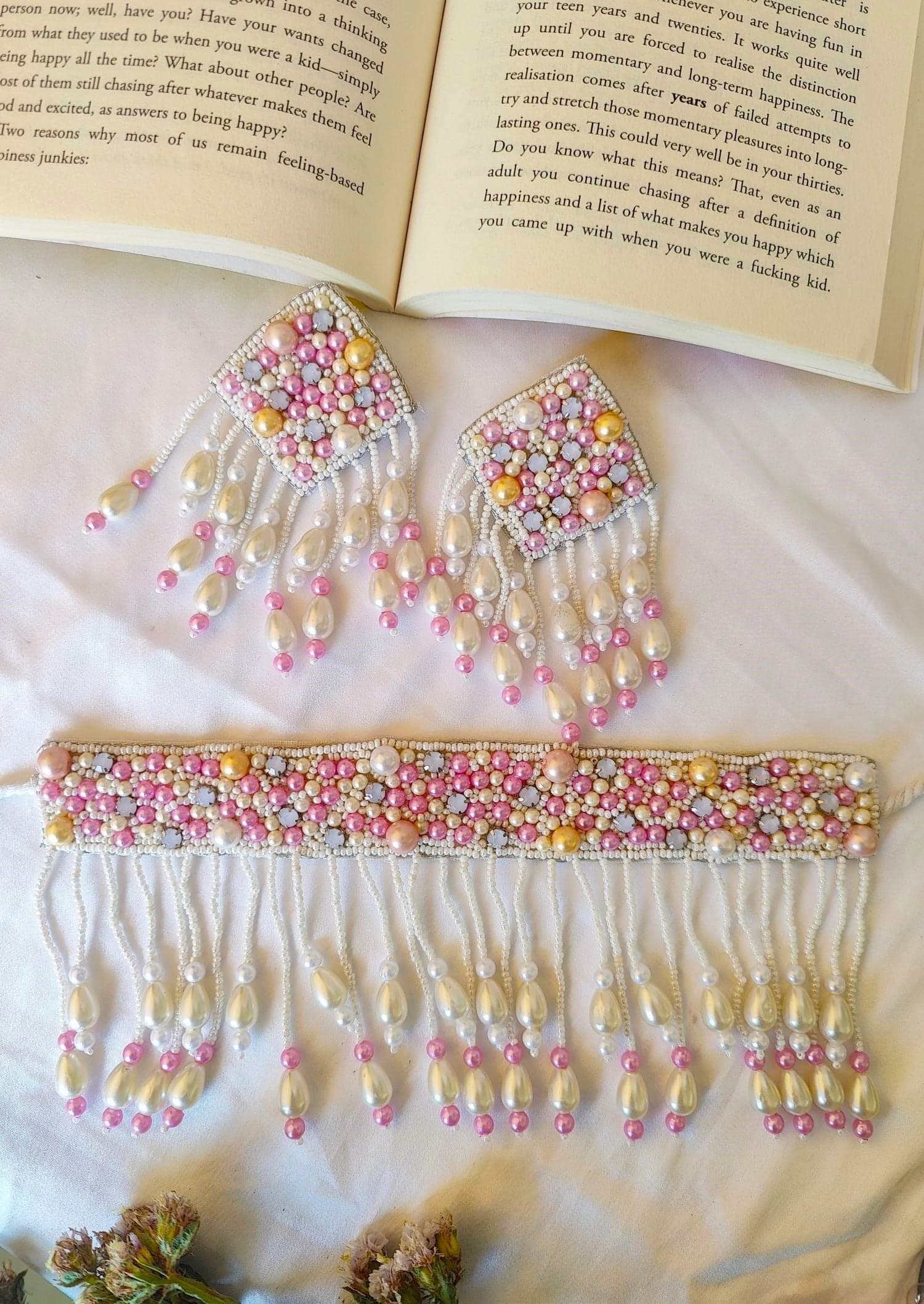 Pink Beaded Pearl Necklace Set – Handmade Gold Choker for Elegant Jewelry Style