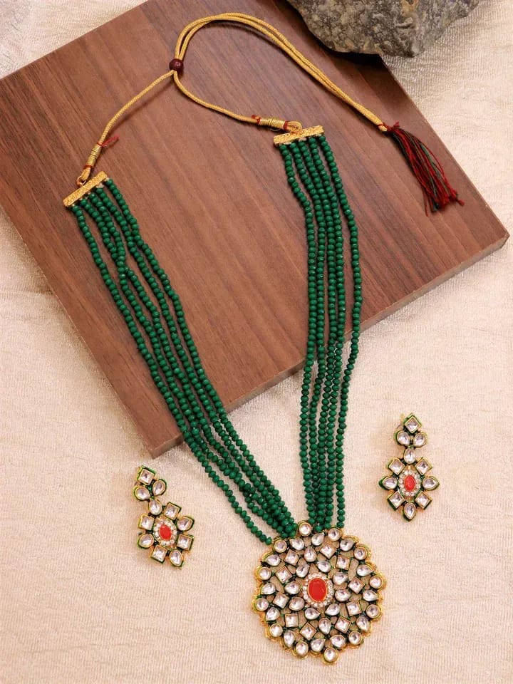 Emerald Elegance: Women’s Kundan Bridal Jewellery Set in Lush Green